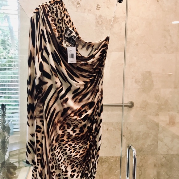 Young Fabulous and Broke LEO off shoulder Dress - Picture 8 of 8